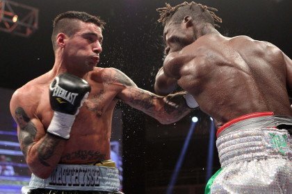 Matthysse blasts out Ajose