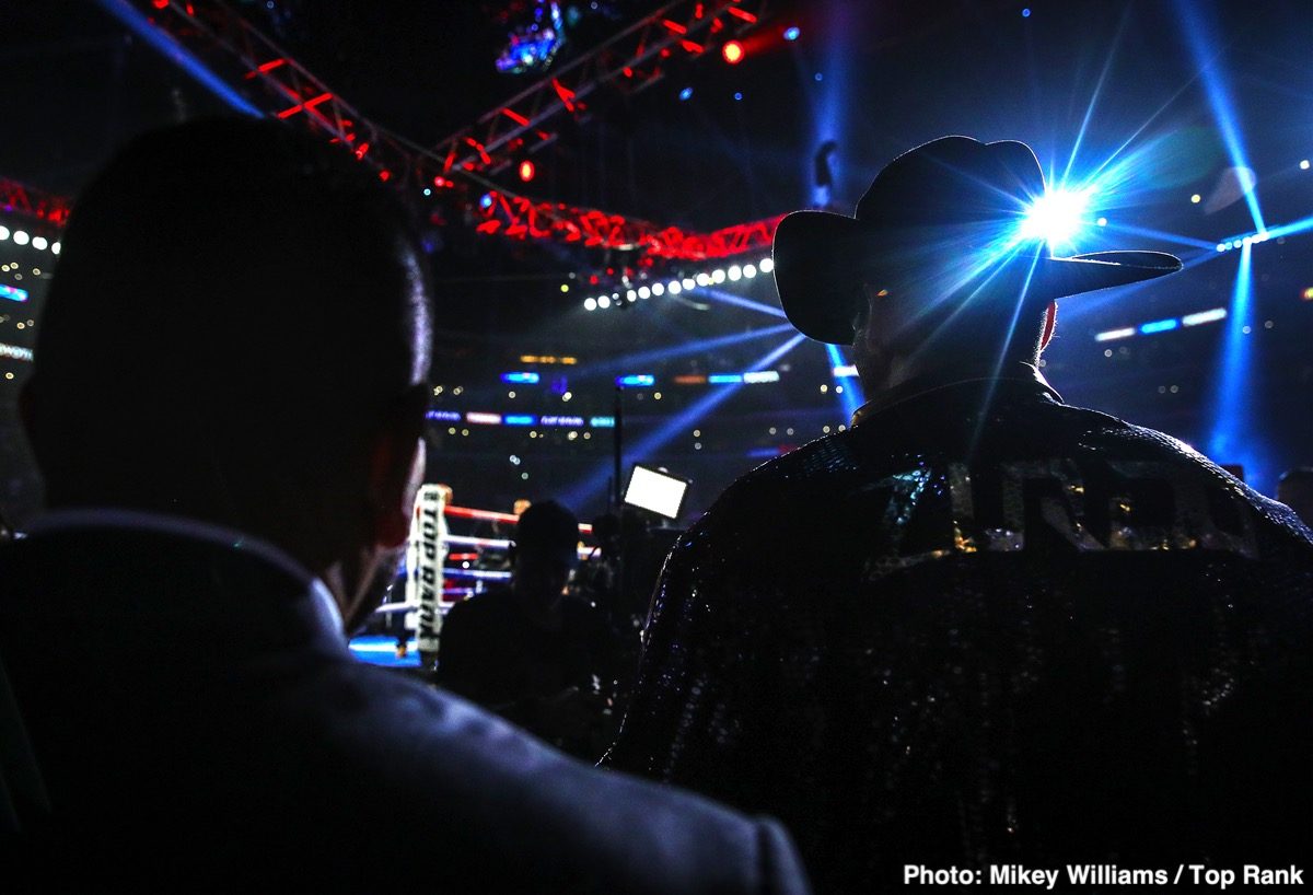 1Gilberto_Ramirez_entrance