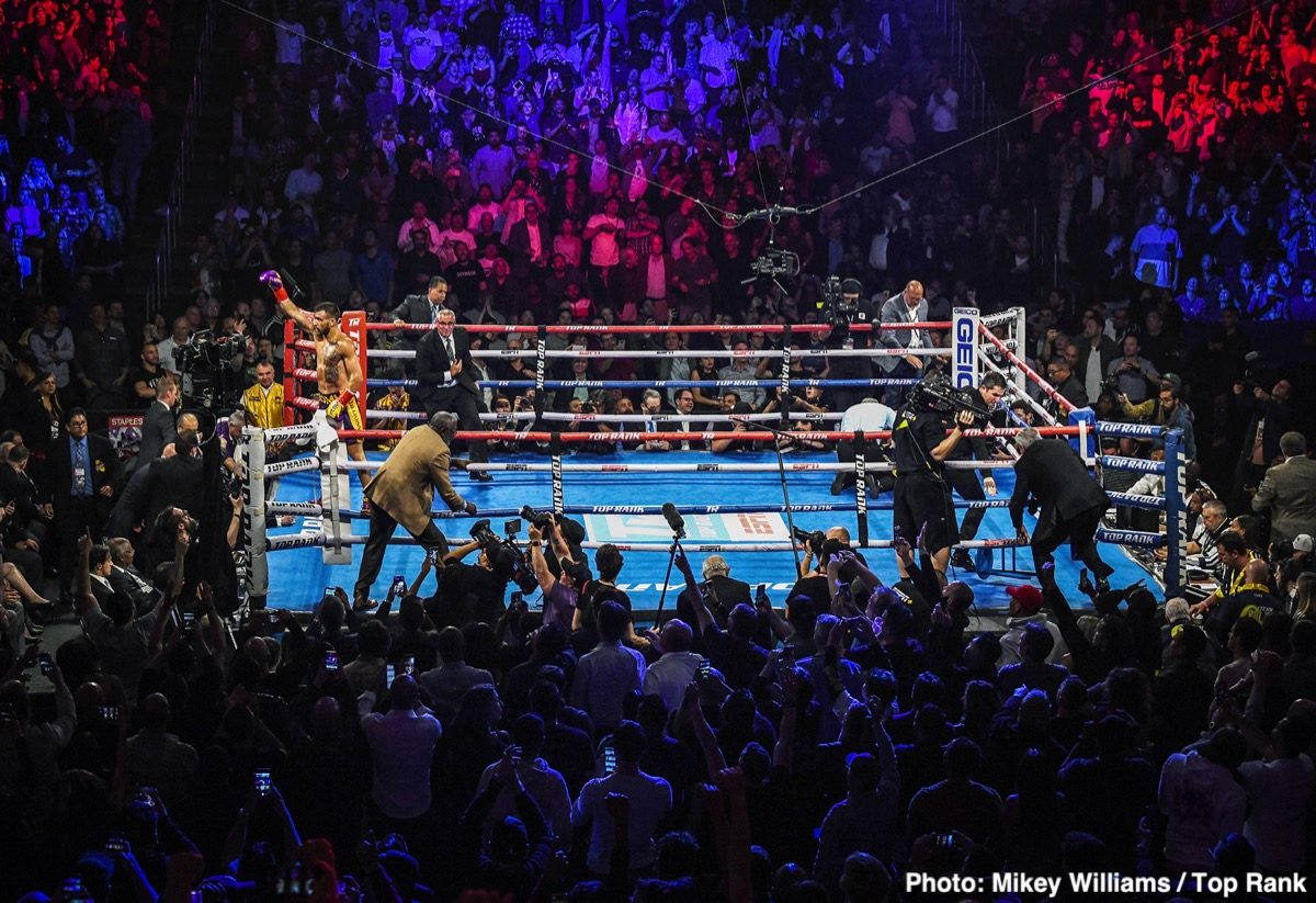 1Vasiliy_Lomachenko_wide_celebration