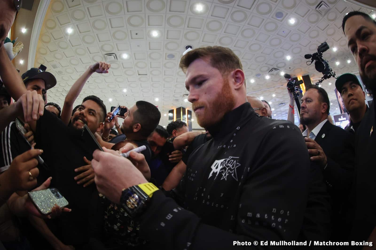 Canelo Alvarez Splits From PBC, Eyes Exciting DAZN Possibilities