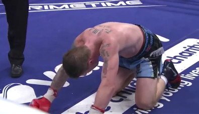 Ricky Hatton gets KO’d by Vyacheslav Senchenko in 9