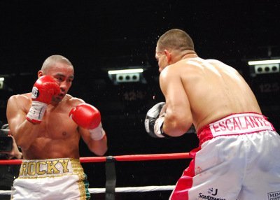 Rocky Juarez KOs Antonio Escalante in the 8th